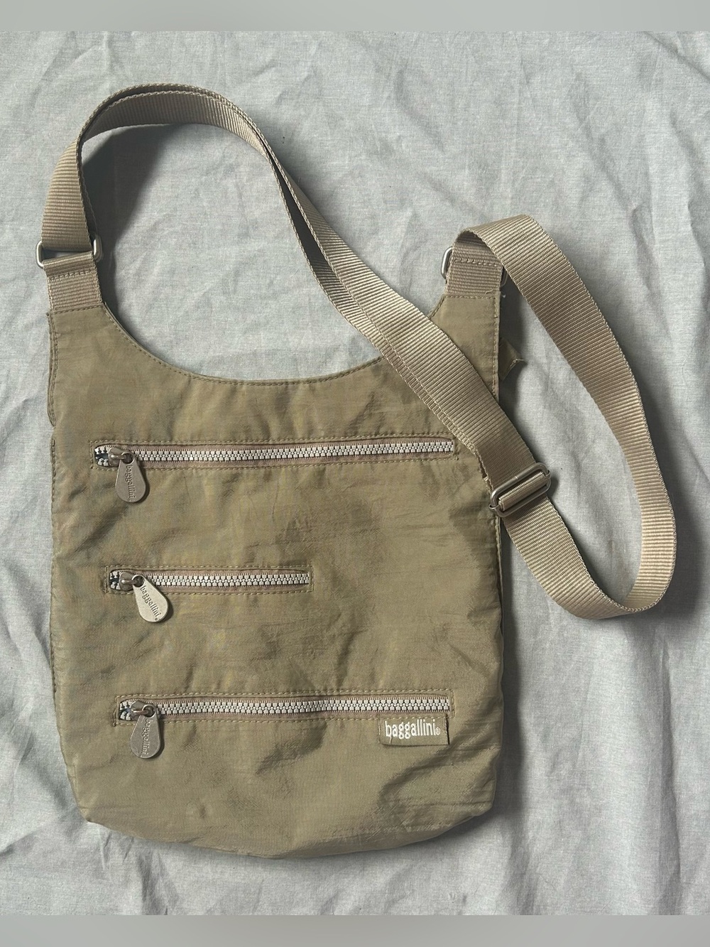 Baggallini Crossbody Bag in Olive-Taupe